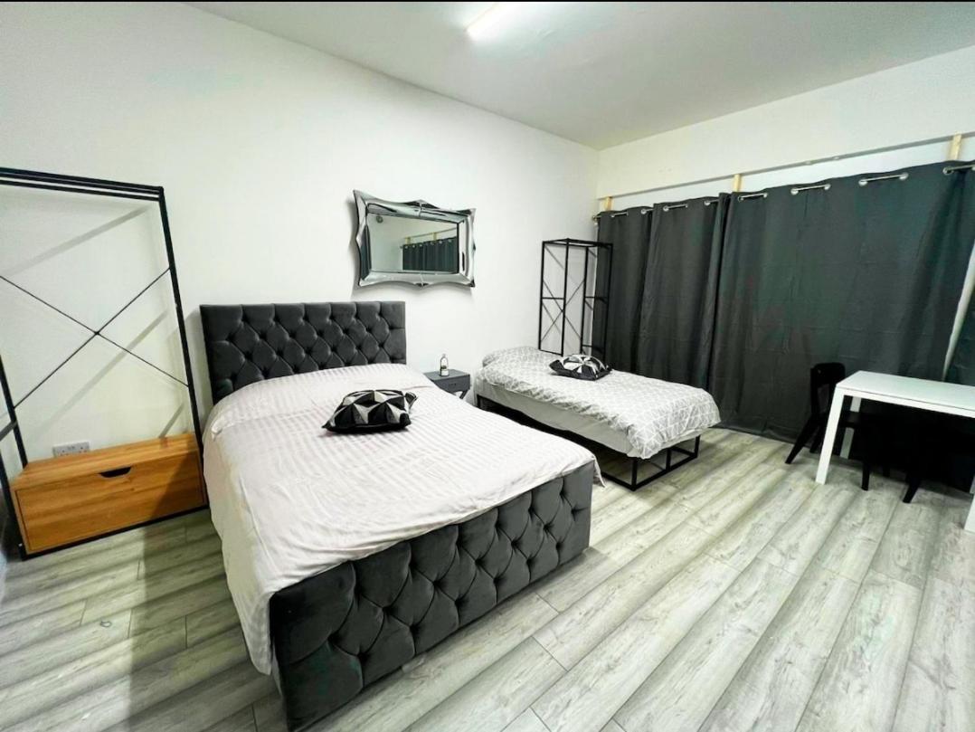 Location In 20 Mins To Piccadilly Circus London