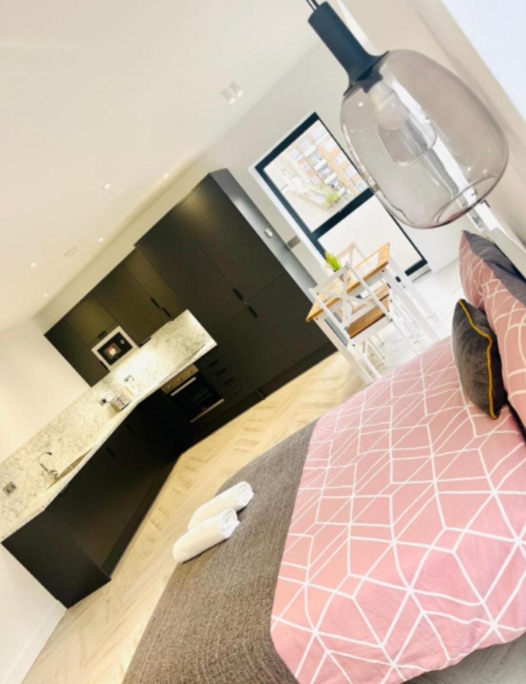 Location In 20 Mins To Piccadilly Circus London